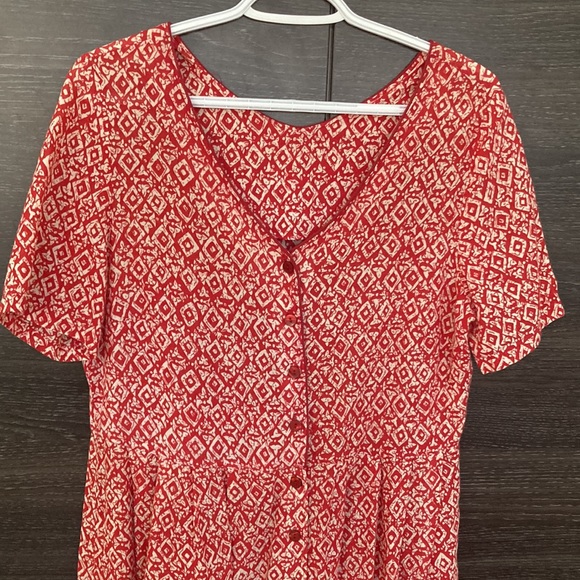 Red Ikat Like Print on Cream Background Dress V Front/Back Loose Fit Floral Med - Picture 2 of 10